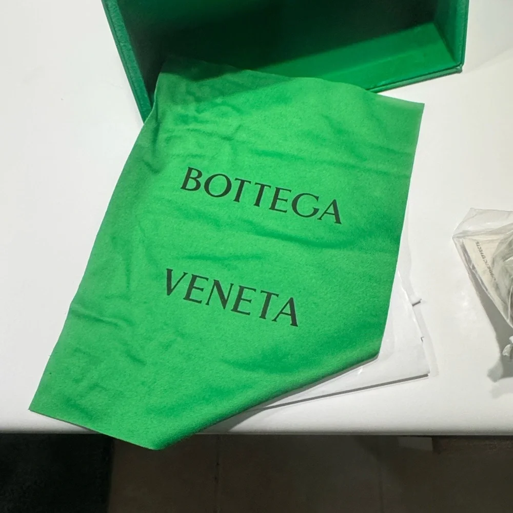 Bottega Veneta Green Sign